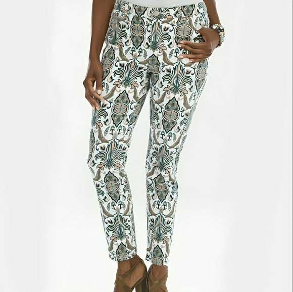 ● CHICO'S | So Slimming Girlfriend Silm Leg Ankle Jean - Picture 2 of 16